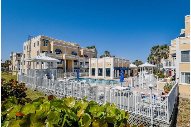 Royal Mansions Resort 1