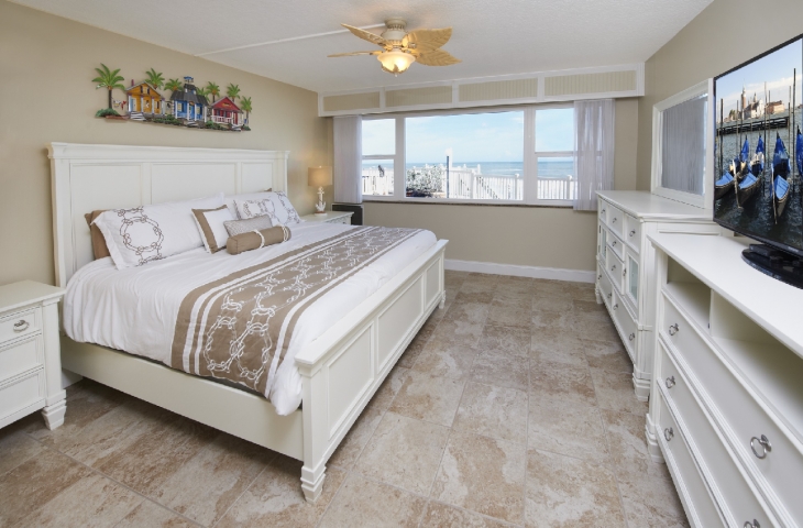 Stay in Cocoa Beach Bedroom
