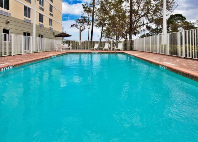 Holiday Inn Express Palm Bay Pool