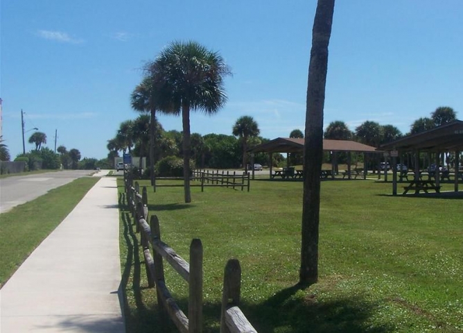 Sidney Fischer Park Benches