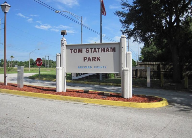 Tom Statham Park Outside Sign