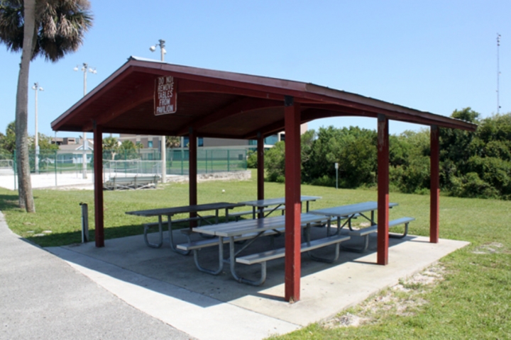 Travis Park Picnic Benches