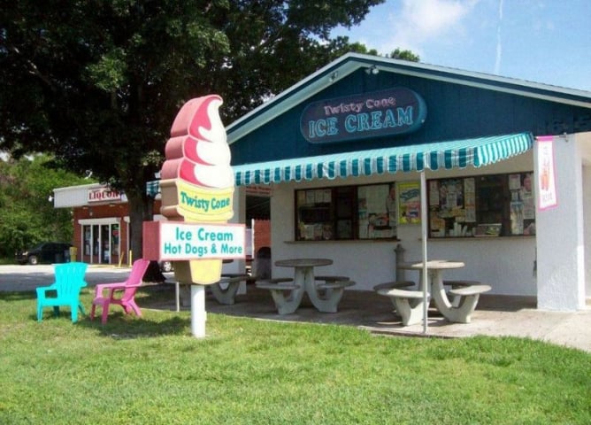 Twisty Cone Ice Cream & Cakes Exterior