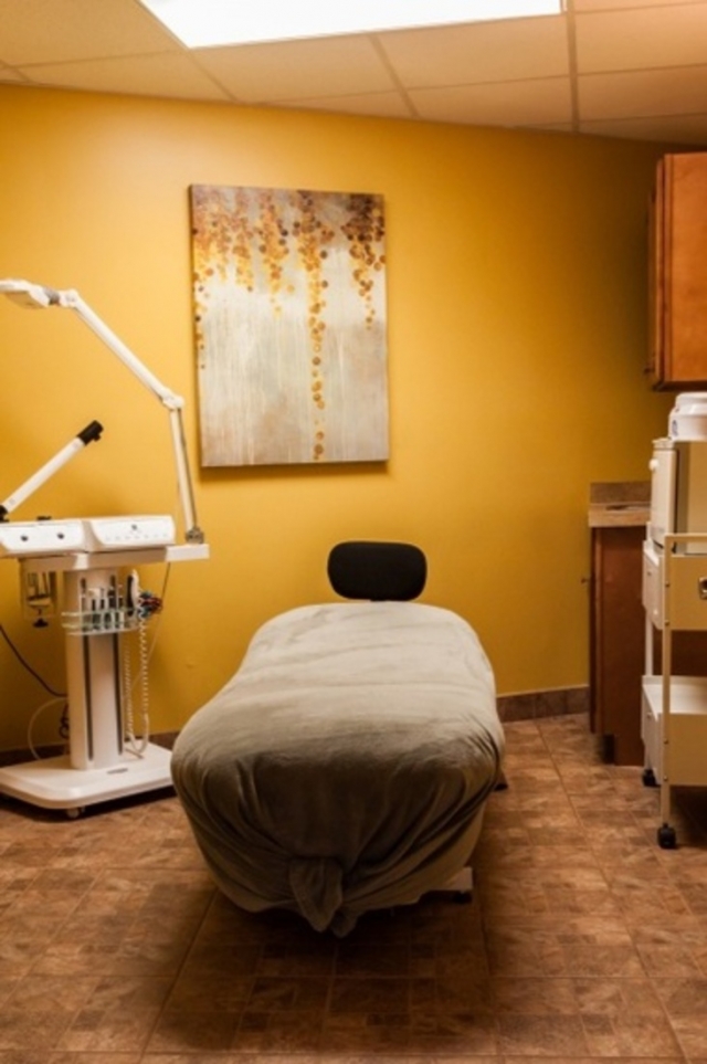 Imperial Spa & Salon Suntree Massage Table