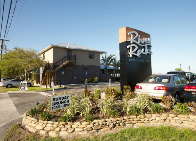 River Rocks Restaurant Exterior