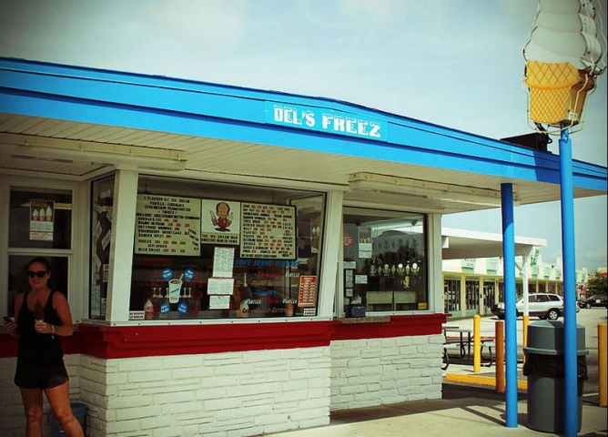 Del's Freez Exterior