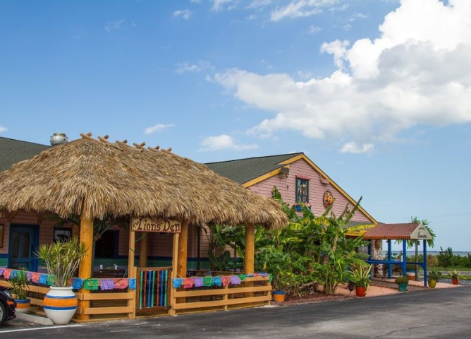 El Leoncito - Titusville Exterior