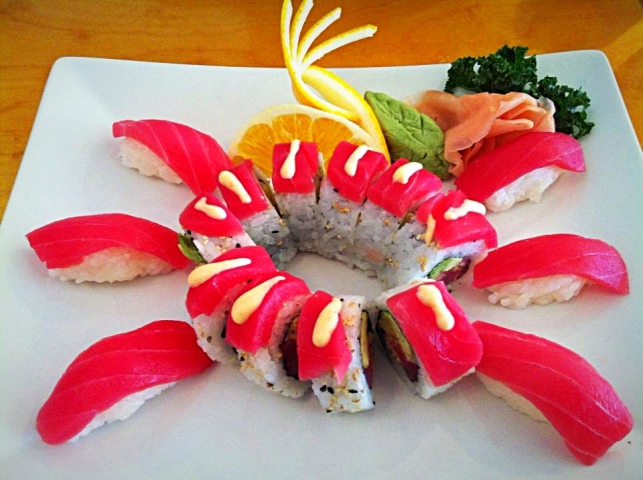 Banzai Sushi Thai Restaurant Tuna Roll
