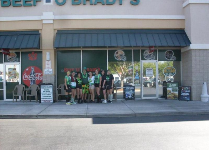 Beef O' Brady's Family Restaurant Cocoa Commons Exterior with Crew