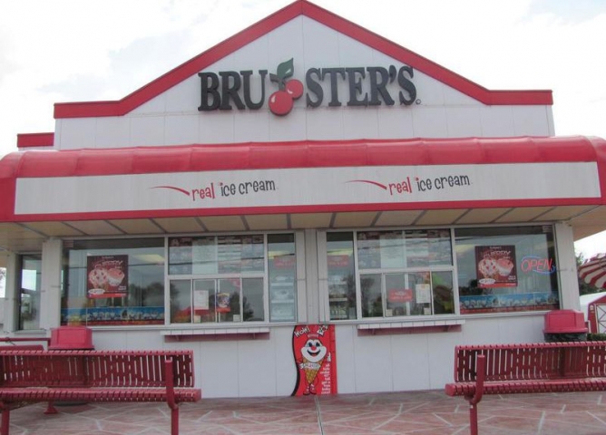 Bruster's Ice Cream Exterior