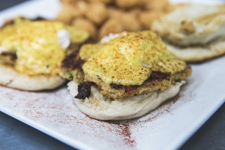 Bunky's Raw Bar & Seafood Grille Eggs Benedict with Crab Cake