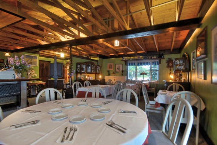 Cafe Coconut Cove Interior 2