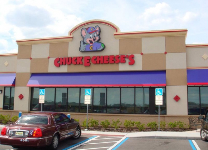 Chuck E. Cheese Exterior