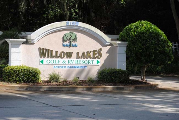 Willow Lakes Titusville Entrance Sign
