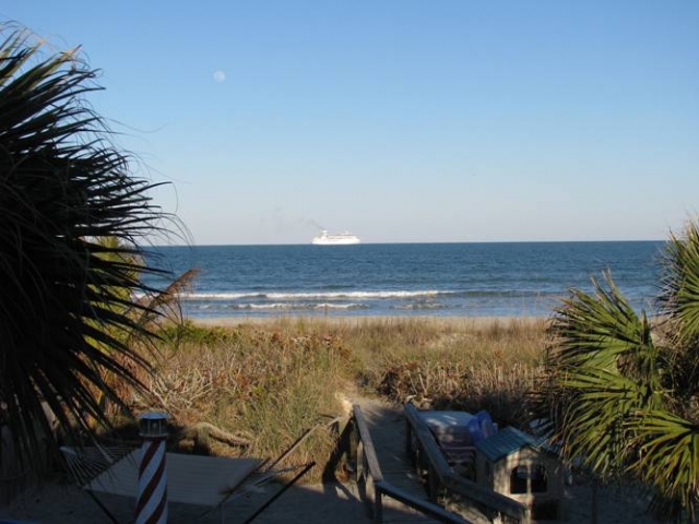 Sunny Beach House Water View