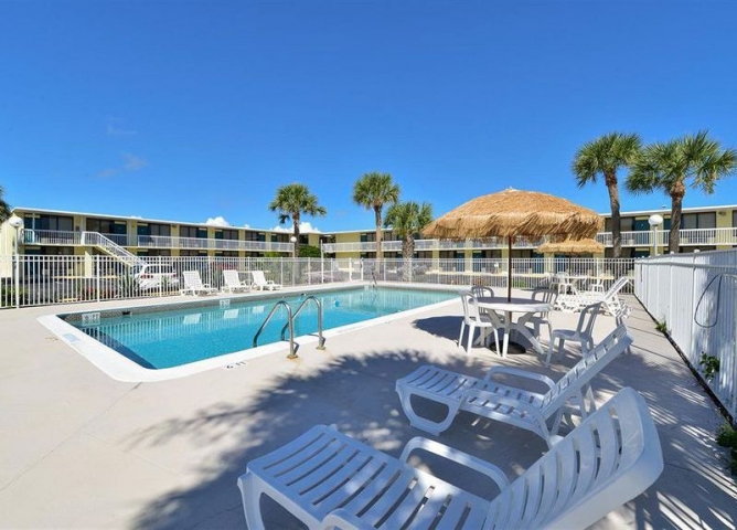 Americas Best Value Inn Satellite Beach Pool