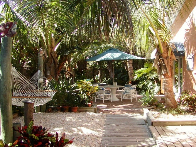 Beach Bungalow Outdoor Seating