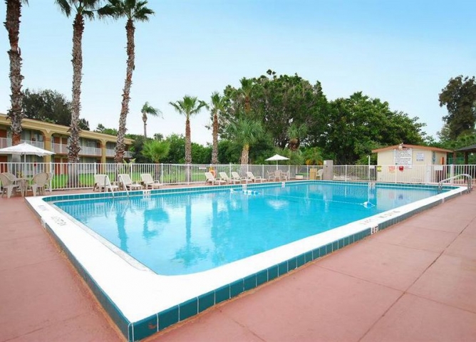 Econo Lodge Hotel Port Canaveral Area Pool