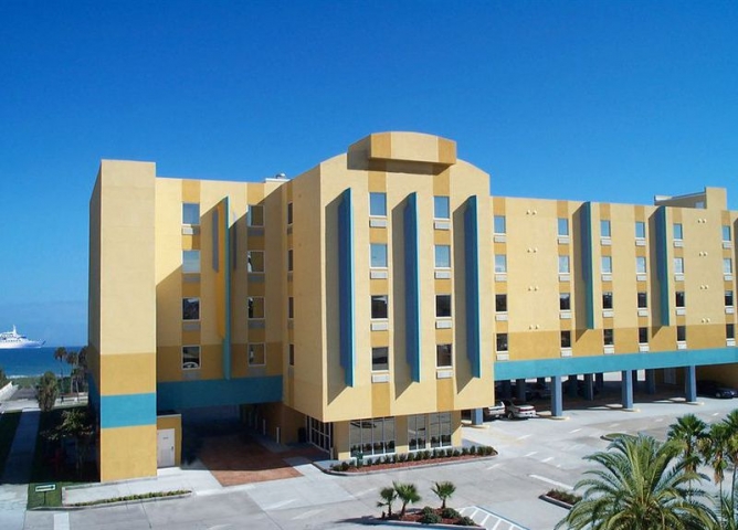 Cocoa Beach Suites Exterior 2