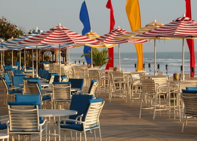 Crowne Plaza Melbourne Oceanfront Outdoor Seating