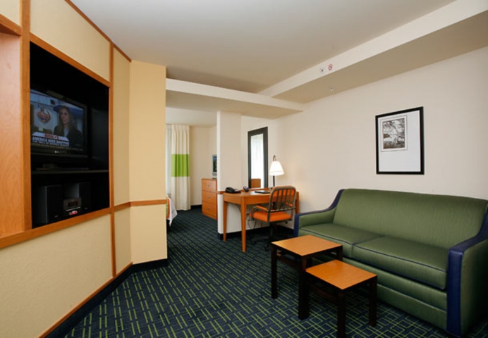 Fairfield Inn & Suites Room 2