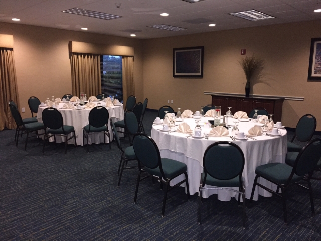 Hampton Inn Cocoa Beach/Cape Canaveral Formal Dining Setup