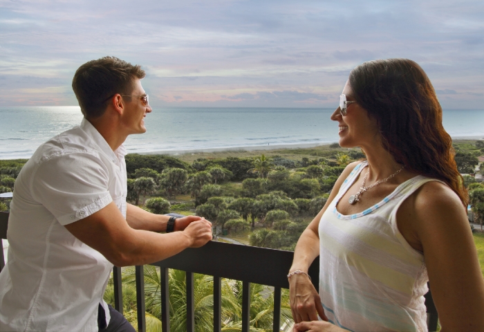 Hampton Inn Cocoa Beach/Cape Canaveral Couple Hanging out on Balcony