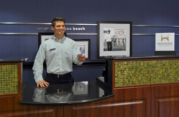 Hampton Inn Cocoa Beach/Cape Canaveral Worker at Reception