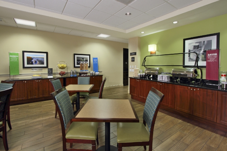 Hampton Inn Cocoa Beach/Cape Canaveral Breakfast Bar