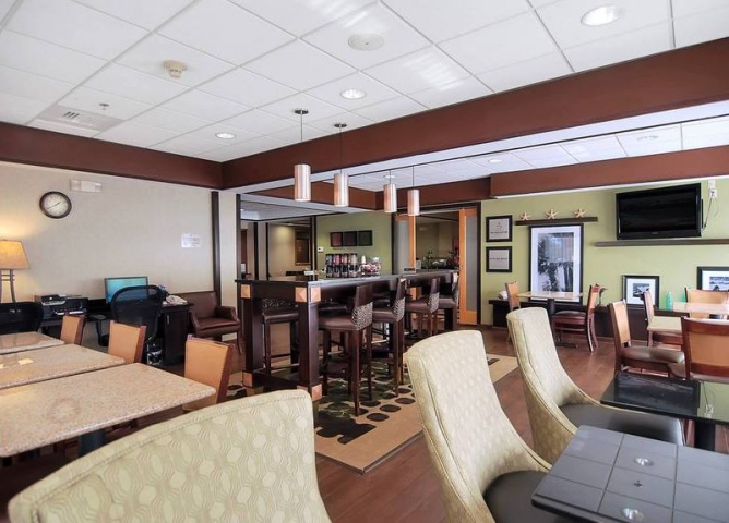 Hampton Inn Melbourne Dining Area
