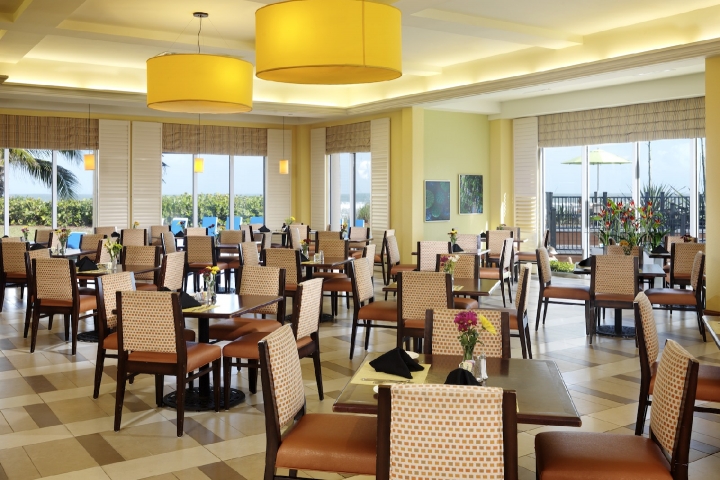 Hilton Melbourne Beach Oceanfront Dining Area