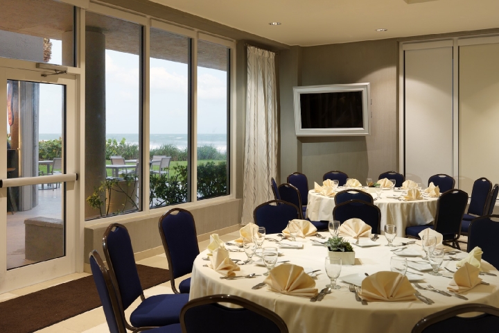 Hilton Melbourne Beach Oceanfront Formal Dining Setup