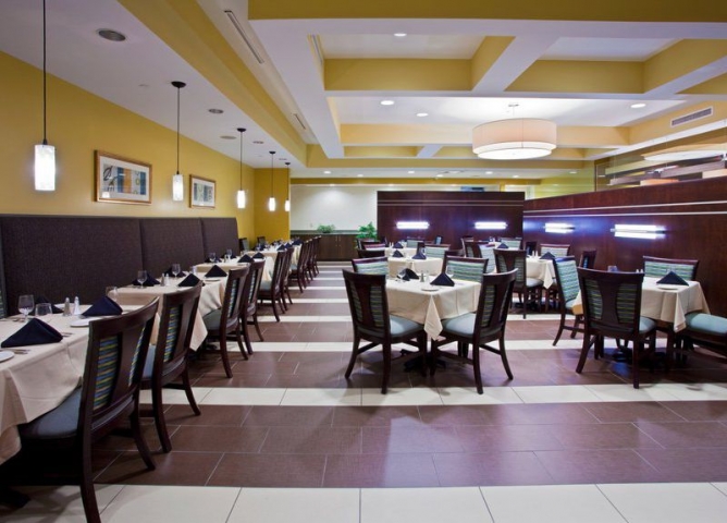 Holiday Inn Titusville/Kennedy Space Center Dining Area