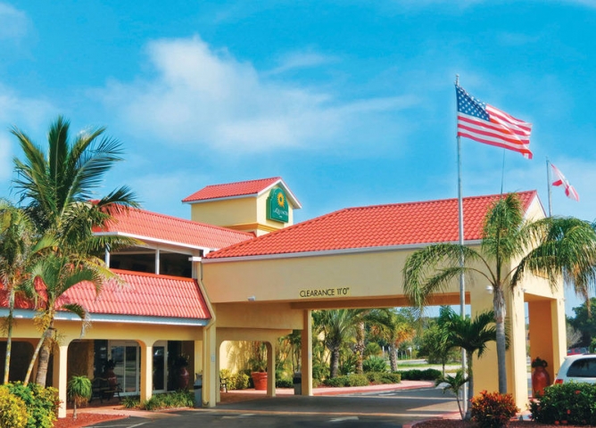 La Quinta Front