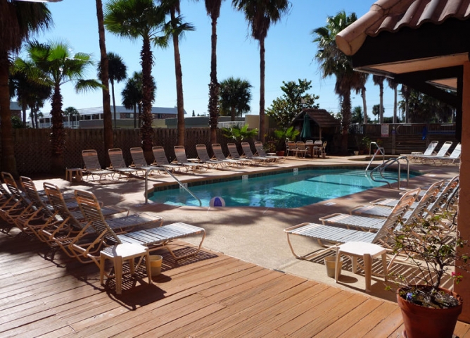Las Olas Pool