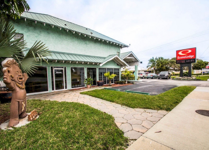 Econo Lodge Cocoa Beach Exterior