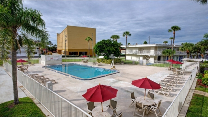 Motel 6 Pool