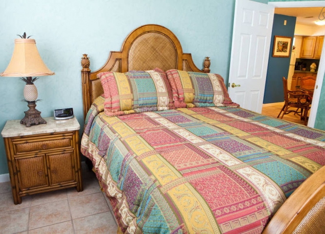 Pineapple Manor Room 1