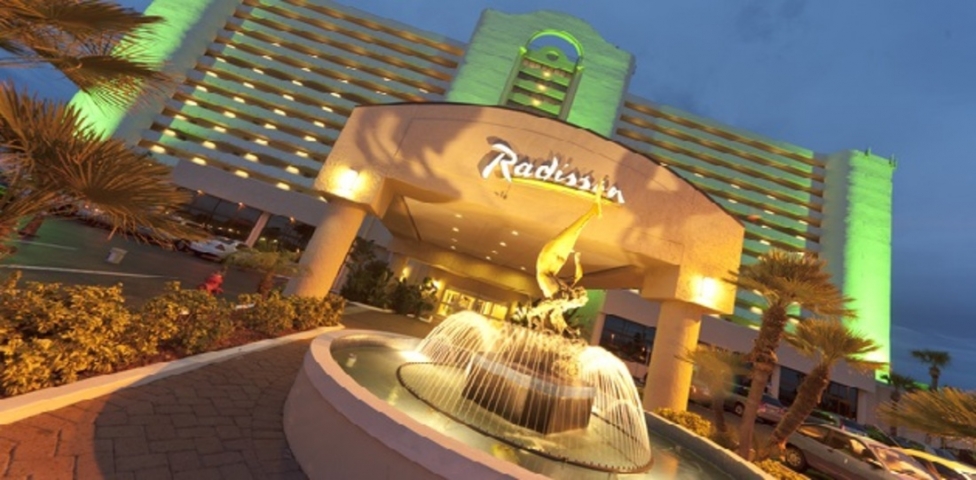 Radisson Suite Hotel Oceanfront Exterior