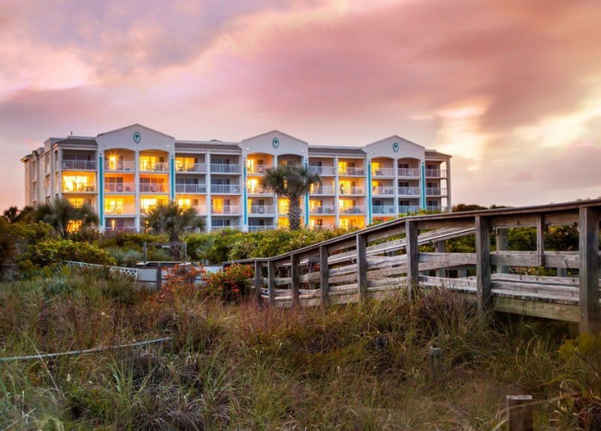 Holiday Inn Club Vacations Cape Canaveral Beach Resort Evening Exterior
