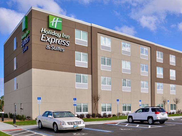 Holiday Inn Express & Suites West Melbourne Exterior