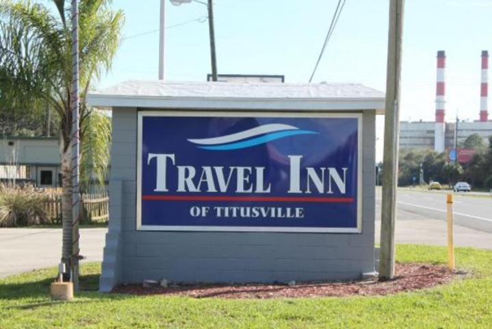 Travel Inn Titusville Outdoor Sign