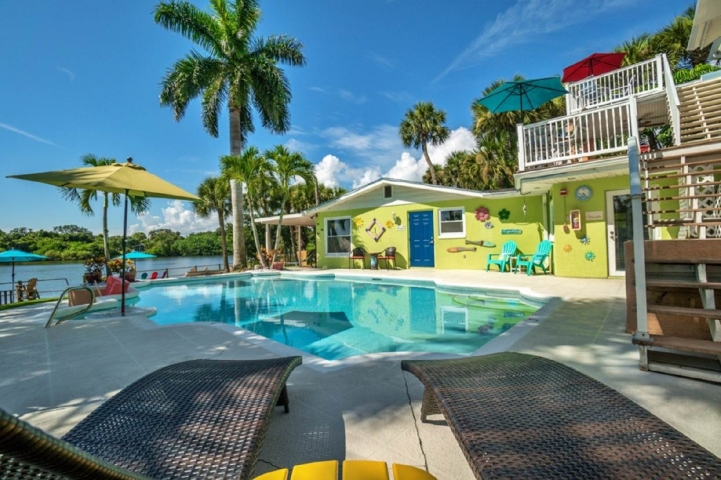 Crane Creek Inn Waterfront Bed & Breakfast Pool