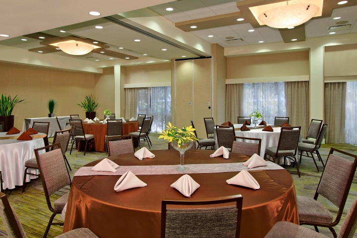 Courtyard by Marriott Cocoa Beach Dining Seating