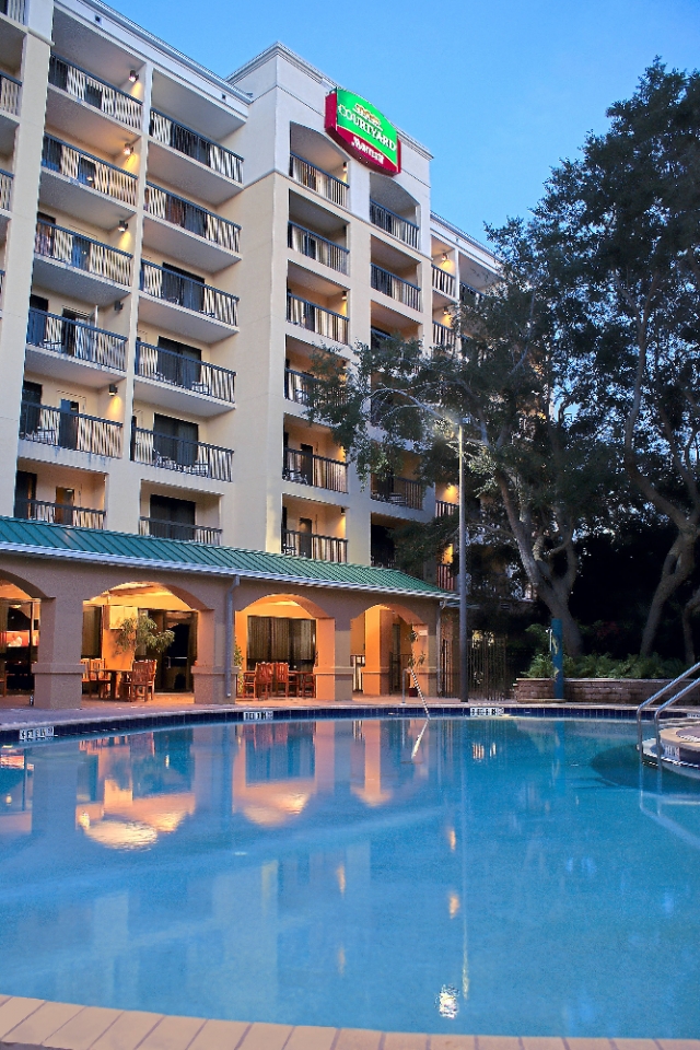 Courtyard by Marriott Cocoa Beach Pool and Hotel Exterior