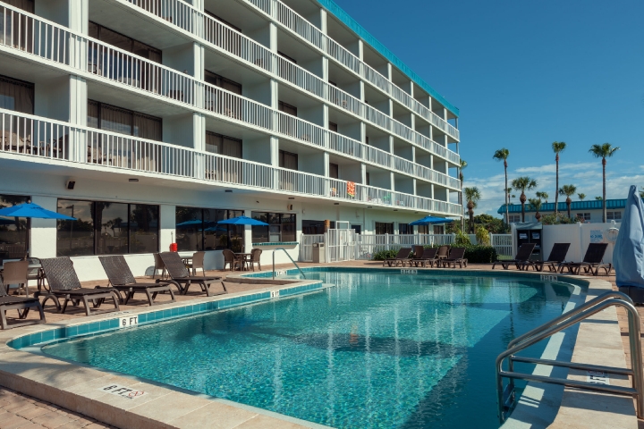 Best Western Cocoa Beach Pool 2