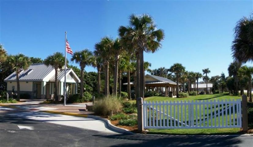 Pelican Beach Park Entrance
