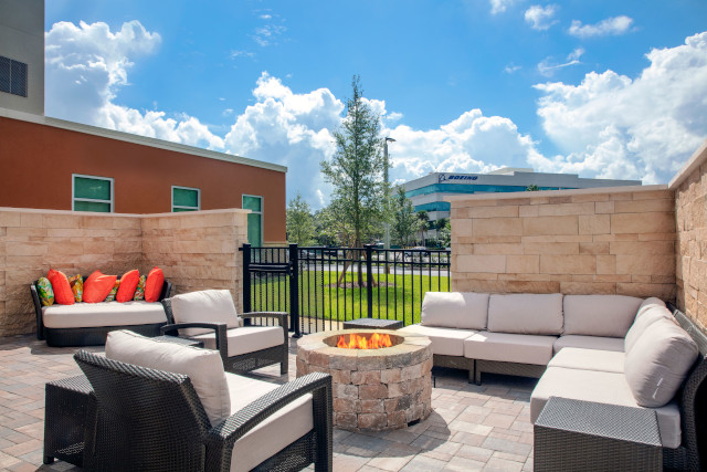 Hyatt Place Titusville Firepit