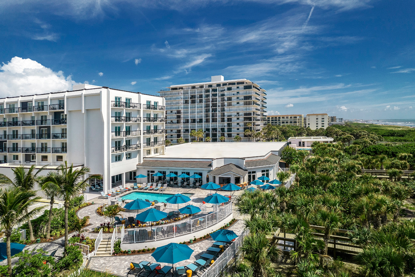 Hilton Garden Inn Cocoa Beach Exterior and Pool