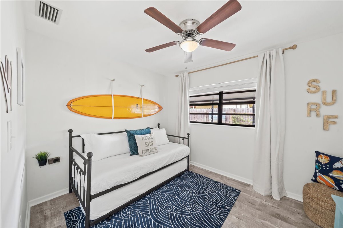 Lunar Beach Bungalow bedroom 2
